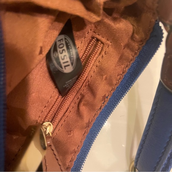 Fossil crossbody blue colour - Picture 2 of 16